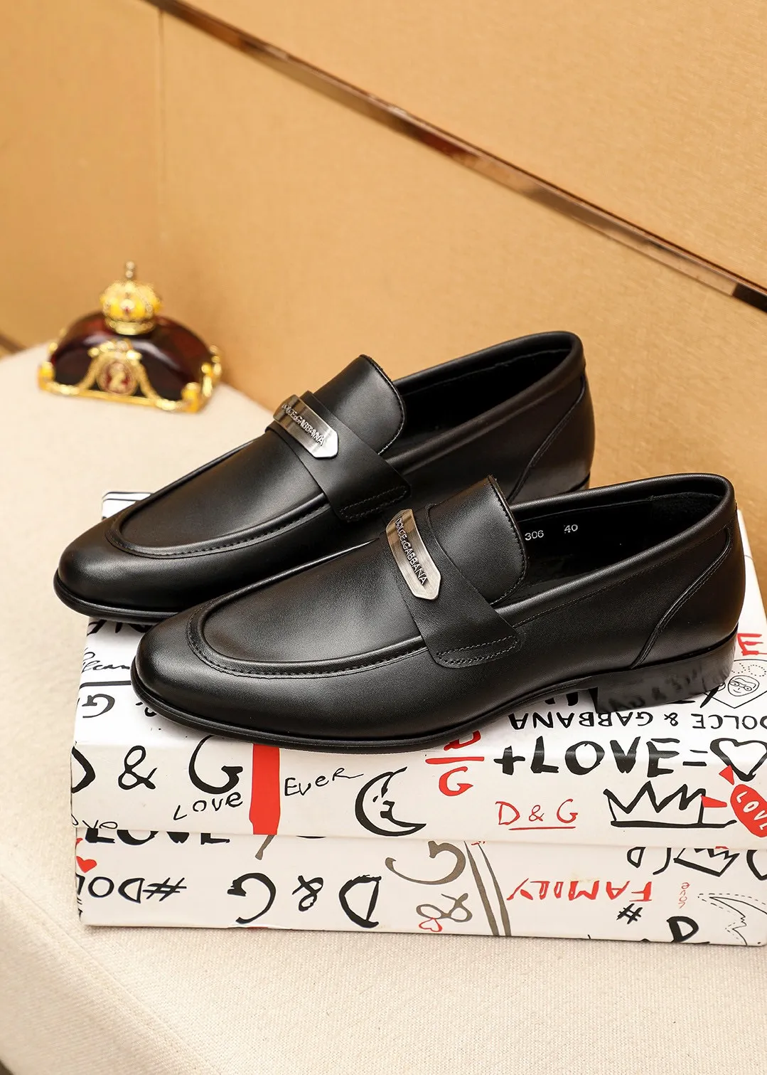 Men's clothing and shoes 💰480 💐DG top quality🔍🔍men's new leather shoes🚹sold at the same time at counters⚠The uppers are calfskin uppers imported from Italy, all imported cow🐂leather lining + classic hardware buckles, completely 1⃣️to 1⃣️reproduction🇮🇹💪💪, ⚠shoes Bottom: The original factory specially provides the original bottom, the exclusive movable molded bottom is super comfortable, ⚠Original factory goods, 🔍🔍high quality, you can enter and leave the counter at will, welcome to compare ⚠Code number: 38-44 (45.46🉑️Customized)